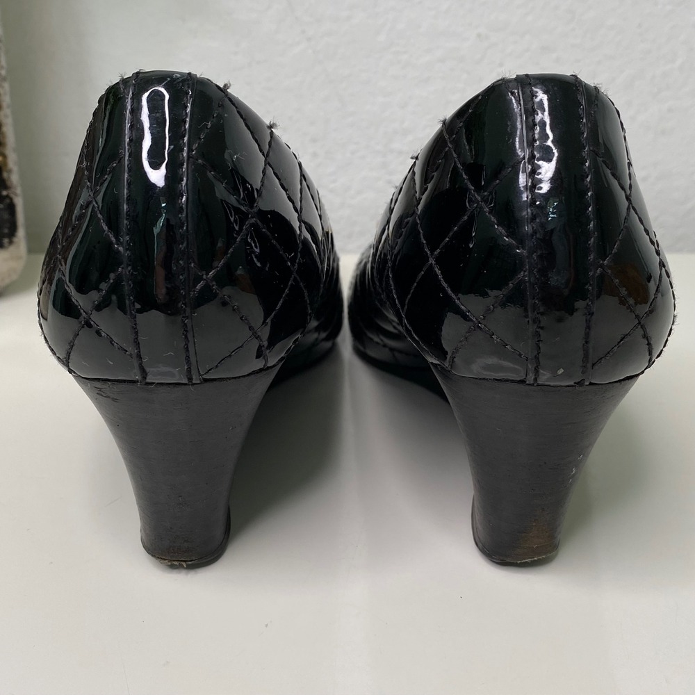 Tory Burch Black Patent Leather Quilted Wedge Heel Pumps Gold Logo Designer SZ 7 - Picture 5 of 8